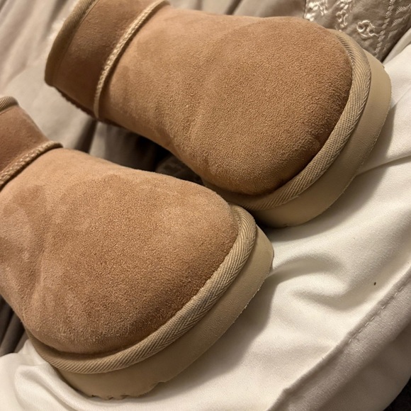 UGG Classic Ultra Mini Boots - Picture 10 of 10